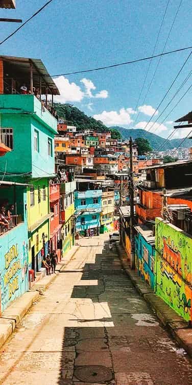 Rua comercial movimentada